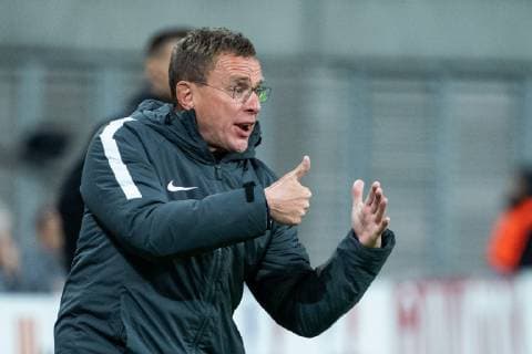 25.10.2018, xkvx, Fussball UEFA Europa League, RB Leipzig - Celtic Glasgow emspor, v.l. Trainer Sportdirektor Ralf Rangnick (RB Leipzig) gibt Anweisung, gestikuliert, mit den Armen gestikulieren, gives instructions, gesticulate (DFL DFB REGULATIONS PROHIBIT ANY USE OF PHOTOGRAPHS as IMAGE SEQUENCES and or QUASI-VIDEO) Leipzig