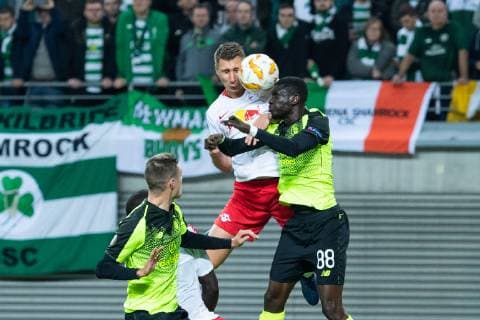 25.10.2018, xkvx, Fussball UEFA Europa League, RB Leipzig - Celtic Glasgow emspor, v.l. Willi Orban (RB Leipzig), Kouassi Eboue (Celtic Glasgow) (DFL DFB REGULATIONS PROHIBIT ANY USE OF PHOTOGRAPHS as IMAGE SEQUENCES and or QUASI-VIDEO) Leipzig