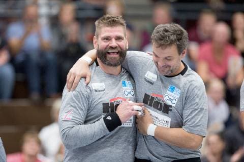 Luebbecke, Deutschland 26.10.2018: Benefizspiel - 2018 2019 - DHB Allstars vs. Kreisauswahl Minden-Luebbecke Aaron Ziercke, Markus Baur Luebbecke Nordrhein-Westfalen Deutschland Merkur Arena