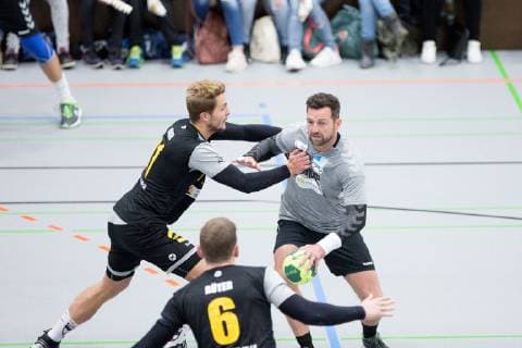 Luebbecke, Deutschland 26.10.2018: Benefizspiel - 2018 2019 - DHB Allstars vs. Kreisauswahl Minden-Luebbecke (L-R) Eike Böker Boeker, Lucas Rüter Rueter, Florian Kehrmann Luebbecke Nordrhein-Westfalen Deutschland Merkur Arena