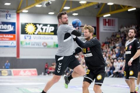Luebbecke, Deutschland 26.10.2018: Benefizspiel - 2018 2019 - DHB Allstars vs. Kreisauswahl Minden-Luebbecke (L-R) Florian Kehrmann, Eike Böker Boeker Luebbecke Nordrhein-Westfalen Deutschland Merkur Arena