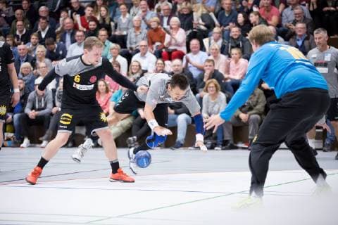 Luebbecke, Deutschland 26.10.2018: Benefizspiel - 2018 2019 - DHB Allstars vs. Kreisauswahl Minden-Luebbecke (L-M) Lucas Rüter Rueter, Andreas Rastner Luebbecke Nordrhein-Westfalen Deutschland Merkur Arena