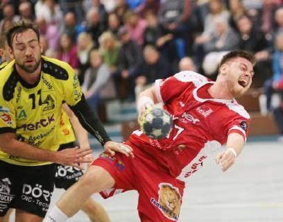 Dritte Handball-Bundesliga - MSG Grossbieberau Modau vs HSG Nieder-Roden - Saison - 2018-2019 - 26.10.2018 - Grossbieberau v. l. Till Buschmann MSG Falken, Florian Stenger HSG Nieder-Roden Aktion, Zweikampf -