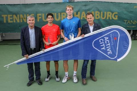 Ulrich Klaus (DTB-Präsident), Altug Celikbilek (TUR) 4 (Sieger), Louis Wessels (GER) 2 (2. Platz) und Christoph Holstein (Staatsrat für in Hamburg), Tennis Future Hamburg 2018, Hamburg, 27.10.2018,
