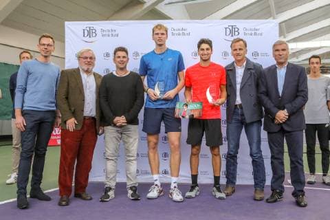 Sport Bilder des Tages Siegerehrung: Louis Wessels (GER) 2 (2. Platz) und Altug Celikbilek (TUR) 4 (Sieger), Tennis Future Hamburg 2018, Hamburg, 27.10.2018,