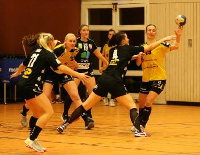 TV Nellingen - SV Union Halle-Neustadt Deutschland, Stuttgart, 27.10.2018, Handball, Frauen Bundesliga, Saison 2018 2019, TV Nellingen - SV Union Halle-Neustadt: re. Nr.15 Szimonetta Gera (TV Nellingen).