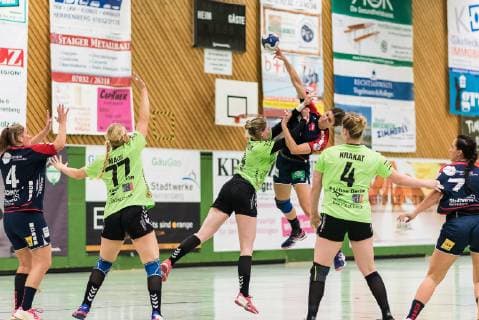 Tina Wagenlader (Fuechse Berlin 14), Jurate Zilinskaite (SG H2Ku Herrenberg Kuties 15), SG H2Ku Herrenberg Kuties vs. Fuechse Berlin, Handball, 2.Bundesliga, Frauen, HBF, Saison 18 19, 27.10.2018, SG H2Ku Herrenberg Kuties vs. Fuechse Berlin, Handball, 2.Bundesliga, Frauen, HBF, Saison 18 19, 27.10.2018 Herrenberg Copyright: xEIBNER WolfgangxFrankx EP_WFK