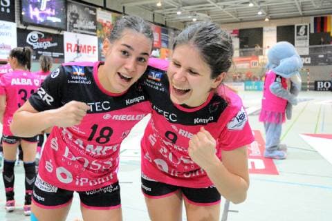 Julia Harsfalvi (TusSies Metzingen 18) und Patricia Kovacs (TusSies Metzingen 9) TusSies Metzingen, Handball, HBF, EHF-Cup, Ligaspiel, 27.10.2018, Foto:TBaur Eibner TusSies Metzingen vs. TSV Bayer 04 Leverkusen Metzingen Copyright: xBaur xEibner-Pressefotox EP_Toba