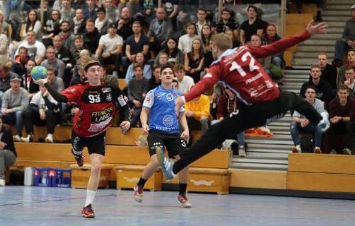 93 Fabian Donner (Braunschweig) beim Wurf