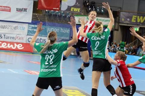 Torwurf von Gina Klaunik (HSG Blomberg Lippe) GER, VfL Oldenburg - HSG Blomberg-Lippe, Handball Frauen, 28.10.2018 Oldenburg Copyright: xEibner-Pressefoto Reckenx EP_RECKEN