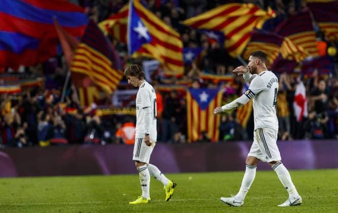 Sport Bilder des Tages Partido de Liga entre el Barcelona y el Real Madrid en el Camp Nou. En la imagen, Modric y Sergio Ramos decepcionados.Spanish League match between Barcelona and Real Madrid. In this picture, Modric and Sergio Ramos dejected. 