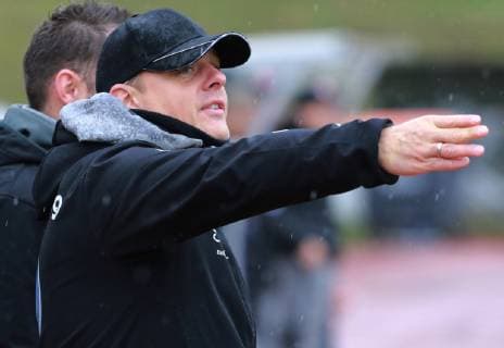 Trainer Daniel Weber (VfR Garching) gestikuliert Fussball Stadion am See Regionalliga Bayern 27.10.2018 VfR Garching - TSV Buchbach