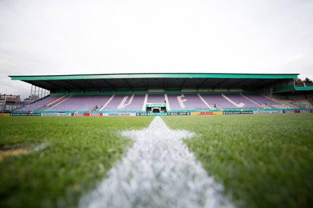 Fußball, Stadiongeschichte VfL Osnabrück Osnabrueck, Deutschland 30.10.2018: DFB-Pokal 2. Hauptrunde - 2018 2019 - SV Roedinghausen vs. FC Bayern Muenchen Stadionübersicht Stadionuebersicht Panorama Stadion an der Bremer Brücke Bruecke DFB regulations prohibit any use of photographs as image sequences and or quasi-video. Osnabrueck Nordrhein-Westfalen Deutschland Stadion an der Bremer Bruecke