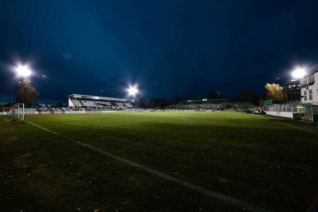30.10.2018, xtgx, Fussball DFB Pokal 2.Runde, Chemie Leipzig - SC Paderborn emspor, v.l. Flutlicht im Alfred Kunze Sportpark (DFL DFB REGULATIONS PROHIBIT ANY USE OF PHOTOGRAPHS as IMAGE SEQUENCES and or QUASI-VIDEO) Leipzig