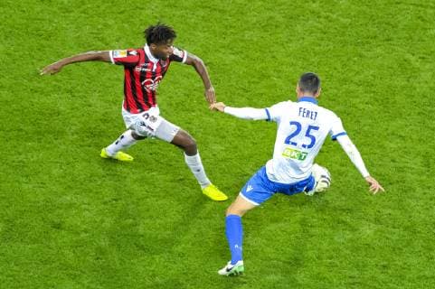 Adrien Tameze (OGC Nice) - Julien Ferret (AJ Auxerre) FOOTBALL : OGC Nice vs AJ Auxerre - Coupe de la Ligue - Nice - 31 10 2018 NorbertScanella Panoramic 
