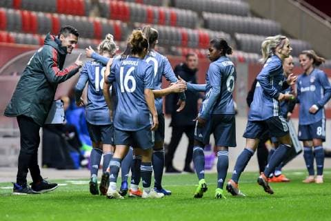 Spielerinnen des FC Bayern mit Torjubel, Jubel, Torjubel, Torerfolg, celebrate the goal, goal, celebration, Jubel ueber das Tor zum 3:0 durch Dominika Skorvankova (FC Bayern München, FCB, 18) (2.v.li.), optimistisch, Action, Aktion, Fussball, UEFA Women s Champions League, FC Bayern München - FC Zürich,
