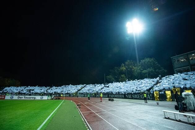 Fußball, Stadiongeschichte SSV Ulm 1846 30.10.2018, xkvx, Fussball DFB Pokal 2.Runde, SSV Ulm - Fortuna Duesseldorf emspor, v.l. SSV Ulm Choreo Choreografie Fan (DFL DFB REGULATIONS PROHIBIT ANY USE OF PHOTOGRAPHS as IMAGE SEQUENCES and or QUASI-VIDEO) Ulm