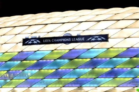 Muenchen bewirbt sich um das Champions-League-Finale 2021. Archivfoto: Die Allianz Arena erstrahlt in extravaganten Farben im Abendhimmel im Muenchener Norden am 16.05.2012 -drei Tage vor dem grossen Showdown -dem Spiel der Spiele.Stadion,Uebersicht,Aussenansicht,Fussballstadion. Fussball Champions League Finale 2012 FC Bayern Muenchen-FC Chelsea. Saison2011 12,A L L I A N Z A R E N A M U E N C H E N am 19.05.2012. Â