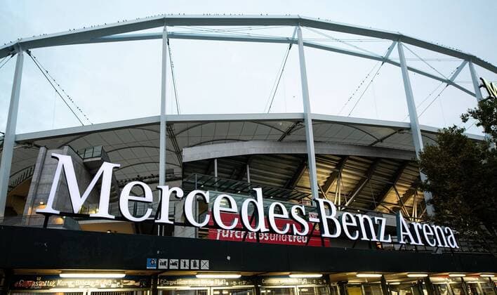 Fußball, Stadiongeschichte VfB Stuttgart 02.11.2018, xfux, Fussball 1.Bundesliga, VfB Stuttgart - Eintracht Frankfurt, emspor, v.l. Ansicht Uebersicht Mercedes Benz Arena von außen aussen Aussenansicht Außenansicht Zugang Eingang Stadion (DFL DFB REGULATIONS PROHIBIT ANY USE OF PHOTOGRAPHS as IMAGE SEQUENCES and or QUASI-VIDEO) Stuttgart