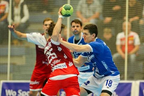 Justin Mueller (Essen 25) wird von Ragnar Johannsson (Huettenberg 18) geblockt beim Spiel TUSEM Essen vs. TV Huettenberg, Handball, 2. Bundesliga, 02.11.2018 TUSEM Essen vs. TV Huettenberg, Handball, 2. Bundesliga, 02.11.2018 Essen Copyright: xMarioxHommesx Eibner-Pressefotox EP_mhs