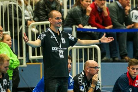 Trainer Emir Kurtagic (Huettenberg) breitet die Arme fragend aus beim Spiel TUSEM Essen vs. TV Huettenberg, Handball, 2. Bundesliga, 02.11.2018 TUSEM Essen vs. TV Huettenberg, Handball, 2. Bundesliga, 02.11.2018 Essen Copyright: xMarioxHommesx Eibner-Pressefotox EP_mhs