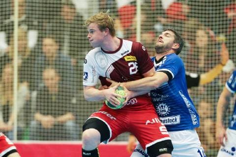 Lucas Firnhaber (Essen 26) wird von Moritz Lambrecht (Huettenberg 7) geblockt beim Spiel TUSEM Essen vs. TV Huettenberg, Handball, 2. Bundesliga, 02.11.2018 TUSEM Essen vs. TV Huettenberg, Handball, 2. Bundesliga, 02.11.2018 Essen Copyright: xEIBNER MarioxHommesx EP_MHS