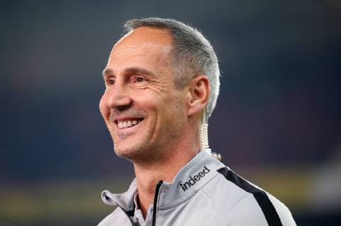 Sport Bilder des Tages 02.11.2018, Deutschland, Stuttgart, Fußball Bundesliga 10. Spieltag Saison 2018 2019 VfB Stuttgart vs. Eintracht Frankfurt: Trainer Adi Hütter (Frankfurt) freut sich DFL REGULATIONS PROHIBIT ANY USE OF PHOTOGRAPHS AS IMAGE SEQUENCES AND OR QUASI-VIDEO. Gemäß den Vorgaben der DFL Deutsche Fußball Liga ist es untersagt, in dem Stadion und oder vom Spiel angefertigte Fotoaufnahmen in Form von Sequenzbildern und oder videoähnlichen Fotostrecken zu verwerten bzw. verwerten zu lassen. *** 02 11 2018 Germany Stuttgart Bundesliga 10 Matchday Season 2018 2019 VfB Stuttgart vs Eintracht Frankfurt Coach Adi Hütter Frankfurt is looking forward to DFL REGULATIONS PROHIBIT ANY USE OF PHOTOGRAPHS AS IMAGE SEQUENCES AND OR QUASI VIDEO In accordance with the requirements of the DFL German Football League it is prohibited in the Stadium and or made by the game photos taken in the form of sequence images and or video-like photo galleries to use or recycle