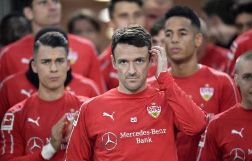 Vor Spielbeginn: Mannschaft um Christian Gentner VfB Stuttgart kommt zum Aufwärmen Training VfB Stuttgart vs Eintracht Frankfurt SGE 02.11.2018 DFL REGULATIONS PROHIBIT ANY USE OF PHOTOGRAPHS AS IMAGE SEQUENCES AND OR QUASI-VIDEO VfB Stuttgart vs Eintracht Frankfurt SGE