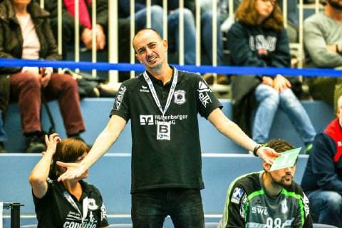 Trainer Emir Kurtagic (Huettenberg) ist enttaeuscht nach einer Siebenmeterentscheidung gegen seine Mannschaft beim Spiel TUSEM Essen vs. TV Huettenberg, Handball, 2. Bundesliga, 02.11.2018 TUSEM Essen vs. TV Huettenberg, Handball, 2. Bundesliga, 02.11.2018 Essen Copyright: xEIBNER MarioxHommesx EP_MHS