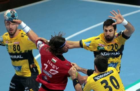 03.11.2018 Veszprem(Hungary) Telekom Veszprem-Rhein-Neckar Löwen EHF Champions League men s handball ILIJA Abutovic(R) with Gedeon Guardiola(c) Rhein-Neckar Löwen try to stop shoot of Laszlo Nagy(2L)Telekom Veszprem : 