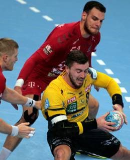 03.11.2018 Veszprem(Hungary) Telekom Veszprem-Rhein-Neckar Löwen EHF Champions League men s handball Jannik Kohlbacher(front) Rhein-Neckar Löwen, Borut Mackovsek(behind)Telekom Veszprem : 