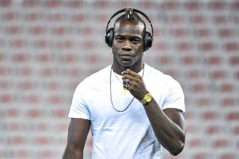 Fußball, Mario Balotelli vor dem Spiel des OGC Nizza Mario Balotelli (OGC Nice) FOOTBALL : OGC Nice vs Amiens SC - Ligue 1 Conforama - Nice - 03 11 2018 NorbertScanella Panoramic 