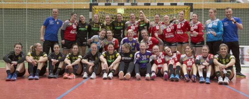 Frankfurt (Oder), 03.11.2018 - DHB- Pokal Frauen Runde 3 Frankfurter HC vs BVB Dortmund Handball 24:33 gemeinsames Gruppenbild nach dem Pokal-Spiel.