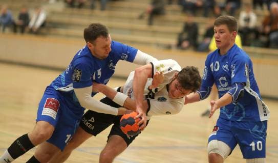 HANDBALL - Oberliga - 13.10.2018, VfR Eintracht Wiesbaden - TV Büttelborn, Kehlenbach, Maximilian (TVB), Kellner, Max (Eintracht), Wagner, Michael (TVB), -