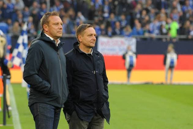 V.l.n.r. Trainer Andre Breitenreiter und Manager Horst Heldt ( beide Hannover 96 ) gucken angespannt. 03.11.2018, Fussball, 1. Bundesliga, Schalke 04 vs Hannover 96 DFL REGULATIONS PROHIBIT ANY USE OF PHOTOGRAPHS AS IMAGE SEQUENCES AND OR QUASI-VIDEO 03.11.2018, Fussball, 1. Bundesliga, Schalke 04 vs Hannover 96 Gelsenkirchen Copyright: xThomasxThienelx Eibner-Pressefotox EP_ttl