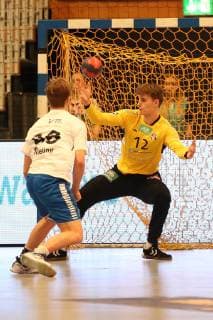 Handball Handball 3.Liga Nord 2018 2019 - Handball Sportverein Hamburg vs. TSV Bayer Dormagen Tim Wieling (Dormagen),Torwart Marcel Kokoszka (Hamburg), 7m nicht gehalten Sporthalle Hamburg Hamburg
