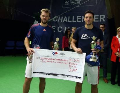 04.11.2018 - Tennis - ATP Tennis Herren Challenger Cup - Bauer Watertechnology-Cup 2018 - Internationale Deutsche Hallenmeisterschaft - Finale Doppel - DaMa - Freude Jubel nach Spielende - Kevin Krawietz (GER) Andreas Mies (GER) halten Pokale und Siegerscheck