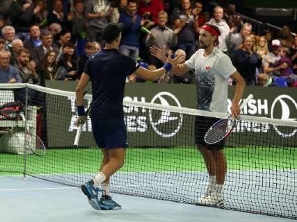 04.11.2018 - Tennis - ATP Tennis Herren Challenger Cup - Bauer Watertechnology-Cup 2018 - Internationale Deutsche Hallenmeisterschaft - Finale Einzel - DaMa - Antoine Hoang (FRA) Ruben Bemelmans (BEL) klatschen nach Spielende ab