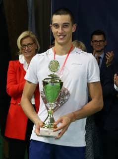 04.11.2018 - Tennis - ATP Tennis Herren Challenger Cup - Bauer Watertechnology-Cup 2018 - Internationale Deutsche Hallenmeisterschaft - Finale Einzel - DaMa - Freude Jubel nach Spielende - Antoine Hoang (FRA) mit Pokal Siegerpokal