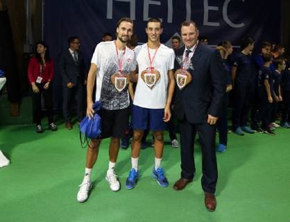04.11.2018 - Tennis - ATP Tennis Herren Challenger Cup - Bauer Watertechnology-Cup 2018 - Internationale Deutsche Hallenmeisterschaft - Finale Einzel - DaMa - Gruppenbild nach Spielende v.l.: Ruben Bemelmans (BEL) Antoine Hoang (FRA) Marcus Slany