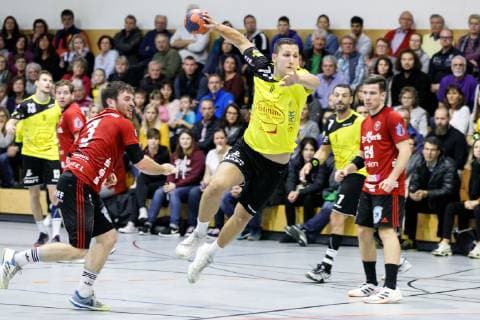 04.11.2018, xmzx, Handball 3.Liga, SG Bruchköbel - TV Erlangen-Bruck v.l. Dennis Weit (Bruchköbel) Neuzugang Bruchköbel Hessen Deutschland (DEU)