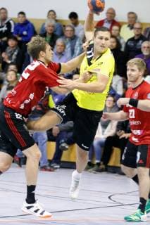 04.11.2018, xmzx, Handball 3.Liga, SG Bruchköbel - TV Erlangen-Bruck v.l. Dennis Weit (Bruchköbel) Neuzugang Bruchköbel Hessen Deutschland (DEU)