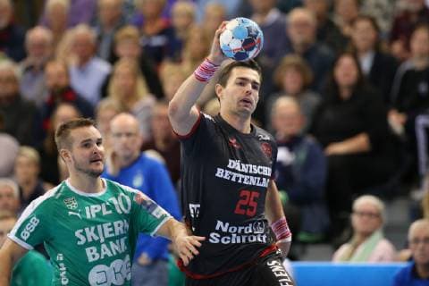 SG Flensburg-Handewitt vs Skjern Handbold, Handball, EHF Champions League Gruppenphase, 04.11.18 Rasmus Lauge Schmidt (SG Flensburg-Handewitt, 25) gegen Jesper Konradsson (Skjern Handbold, 10)
