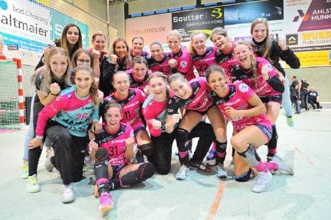 die TusSies jubel auch beim 2 Spiel gegen Oldenburg in nicht mal 24 Stunden TusSies Metzingen, Handball, HBF, EHF-Cup, Ligaspiel, 04.11.2018, Foto:TBaur Eibner TusSies Metzingen vs. VfL Oldenburg Metzingen Copyright: xEIBNER TobiasxBaurx EP_TBR