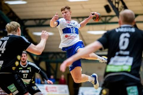 Johannes Wasielewskie 18 (Dessau-Rosslauer HV 06) waehrend der DKB Handball 2. Bundesliga Begegnung zwischen Dessau-Rosslauer HV 06 und Rhein Vikings in der Anhalt Arena am 4 November, 2018 in Bauhausstadt Dessau, Sachsen Anhalt (Saxony Anhalt), Deutschland (Germany) (Eibner Hartmut Boesener) HB-2BL Dessau-Rosslauer HV 06 - Rhein Vikings Dessau Copyright: xEIBNER HartmutxBoesenerx EP_HBR
