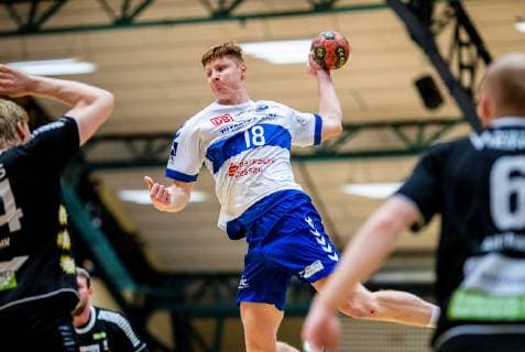 Johannes Wasielewskie 18 (Dessau-Rosslauer HV 06) waehrend der DKB Handball 2. Bundesliga Begegnung zwischen Dessau-Rosslauer HV 06 und Rhein Vikings in der Anhalt Arena am 4 November, 2018 in Bauhausstadt Dessau, Sachsen Anhalt (Saxony Anhalt), Deutschland (Germany) (Eibner Hartmut Boesener) HB-2BL Dessau-Rosslauer HV 06 - Rhein Vikings Dessau Copyright: xEIBNER HartmutxBoesenerx EP_HBR