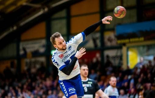 Thomas Pavlicek 2 (Dessau-Rosslauer HV 06) beim Wurf waehrend der DKB Handball 2. Bundesliga Begegnung zwischen Dessau-Rosslauer HV 06 und Rhein Vikings in der Anhalt Arena am 4 November, 2018 in Bauhausstadt Dessau, Sachsen Anhalt (Saxony Anhalt), Deutschland (Germany) (Eibner Hartmut Boesener) HB-2BL Dessau-Rosslauer HV 06 - Rhein Vikings Dessau Copyright: xEIBNER HartmutxBoesenerx EP_HBR