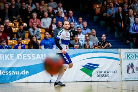 Thomas Pavlicek 2 (Dessau-Rosslauer HV 06) waehrend der DKB Handball 2. Bundesliga Begegnung zwischen Dessau-Rosslauer HV 06 und Rhein Vikings in der Anhalt Arena am 4 November, 2018 in Bauhausstadt Dessau, Sachsen Anhalt (Saxony Anhalt), Deutschland (Germany) (Eibner Hartmut Boesener) HB-2BL Dessau-Rosslauer HV 06 - Rhein Vikings Dessau Copyright: xEIBNER HartmutxBoesenerx EP_HBR