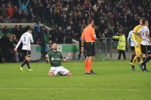 Joie de Remy cabella a la fin du match (saint etienne) FOOTBALL : Saint Etienne vs Angers - Ligue 1 Conforama - 04 11 2018 FredericChambert Panoramic 