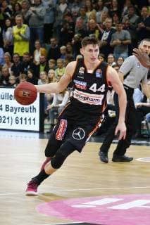 6. Spieltag der easyCredit BBL Basketball Bundesliga in der Oberfrankenhalle in Bayreuth Saison 2018-2019 Medi Bayreuth gegen ratiopharm Ulm ratiopharm Ulm Spieler Nr.: 44 David Krämer